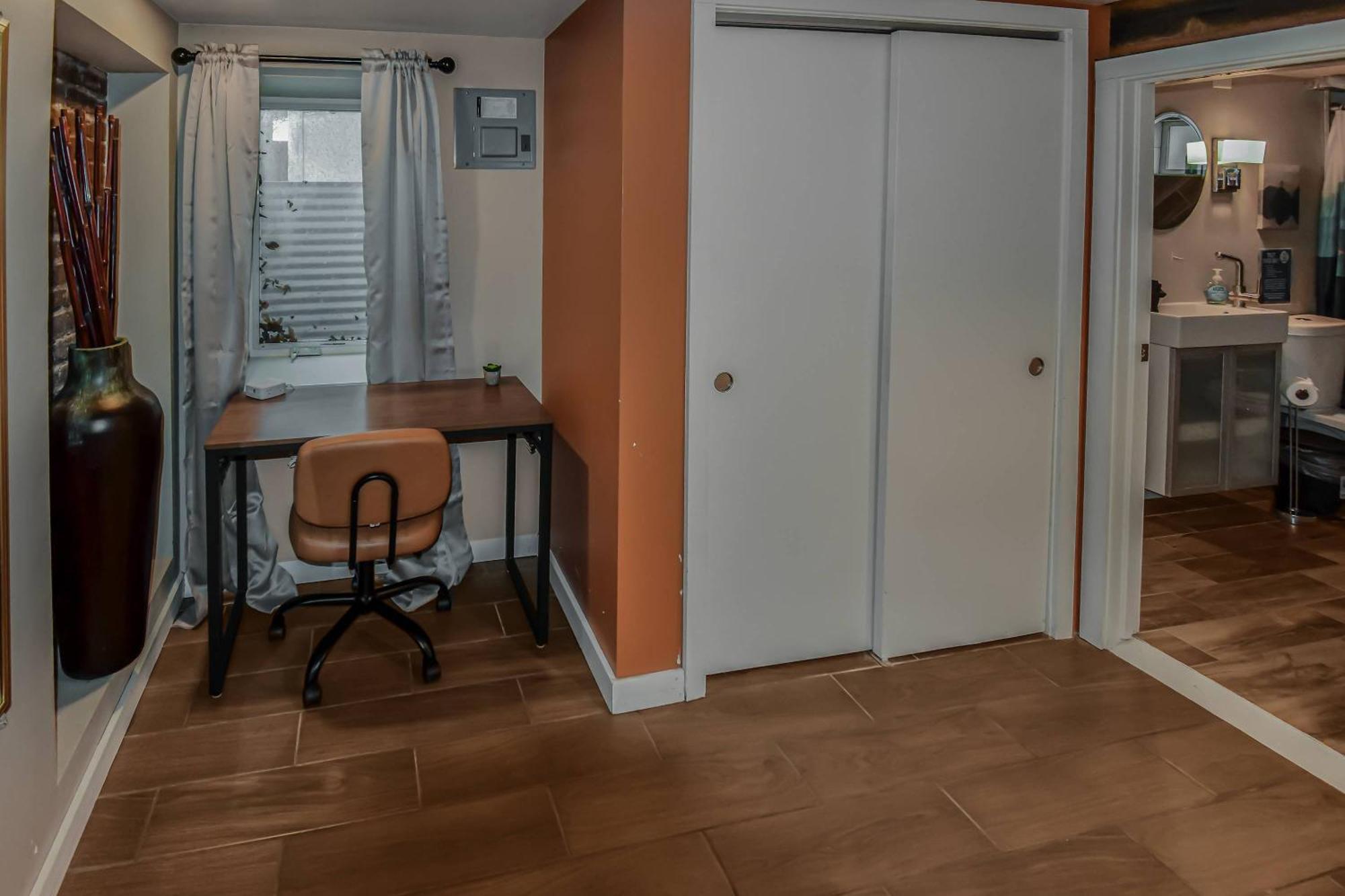 Wash Park Gem Large Lower Prime Location * Denver