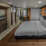 Wash Park Gem Large Lower Studio Prime Location