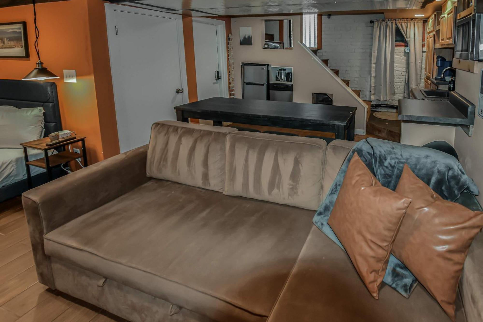 Wash Park Gem Large Lower Prime Location Apartment *